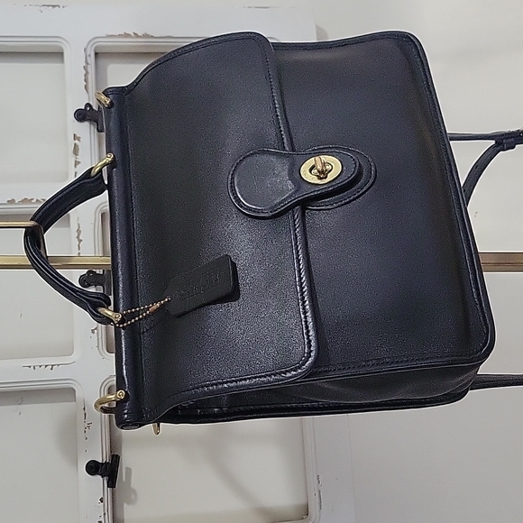 Coach Vintage Willis Bag #9927 made in China !!